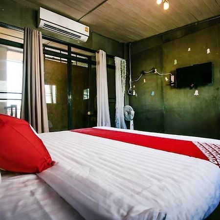 Oyo 505 Ente Space Hostel Bangkok Exterior photo