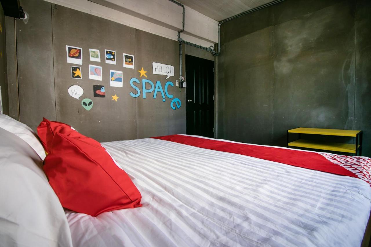 Oyo 505 Ente Space Hostel Bangkok Exterior photo