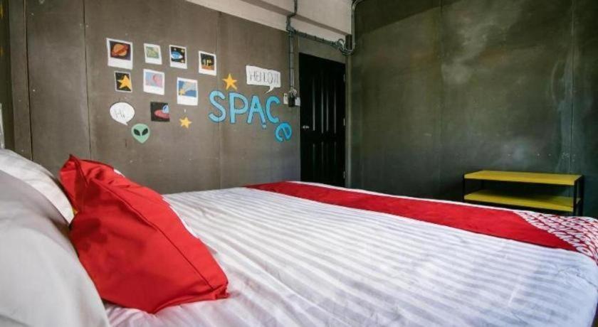 Oyo 505 Ente Space Hostel Bangkok Exterior photo