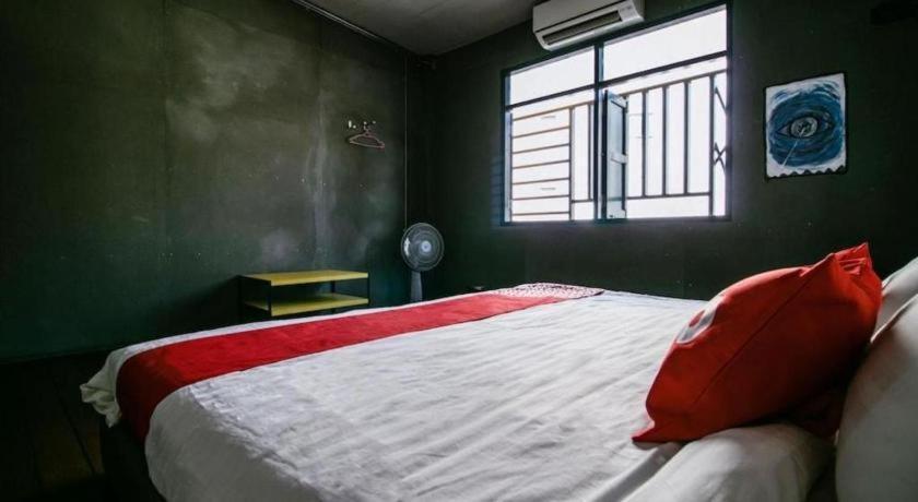 Oyo 505 Ente Space Hostel Bangkok Exterior photo