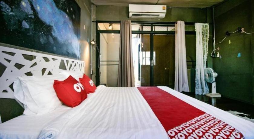 Oyo 505 Ente Space Hostel Bangkok Exterior photo