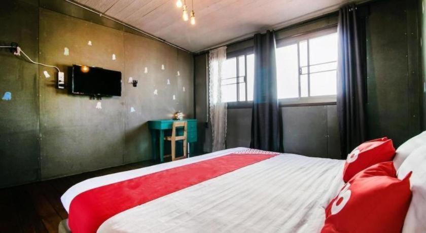 Oyo 505 Ente Space Hostel Bangkok Exterior photo