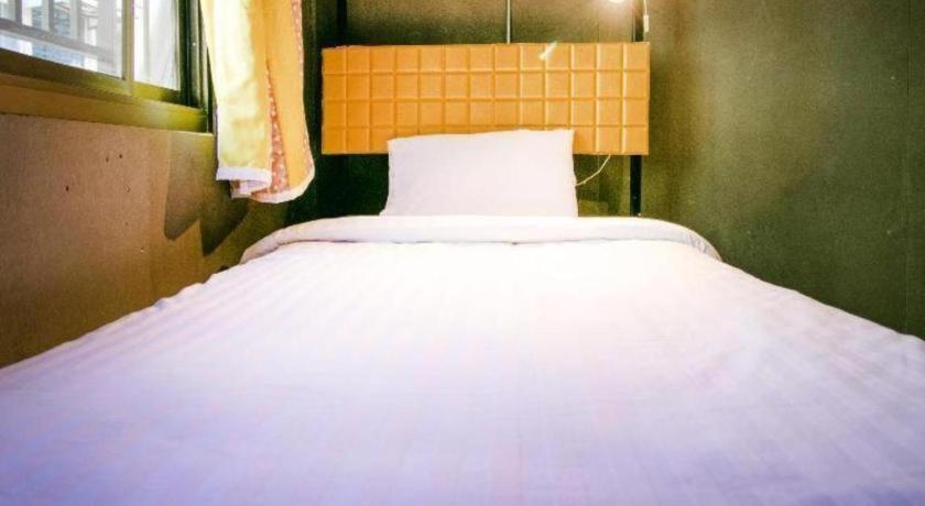 Oyo 505 Ente Space Hostel Bangkok Exterior photo